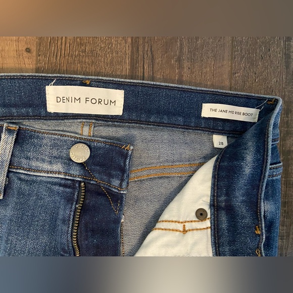 Aritzia | Denim Forum Jeans | The Jane | Mid Rise Boot Cut | Size 28 - Picture 3 of 5